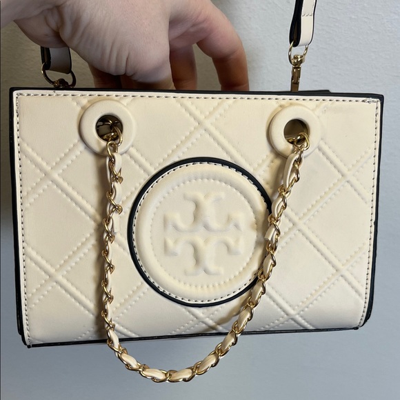 Tory Burch Ivory Quilted Bag with Gold Chain - Picture 3 of 6